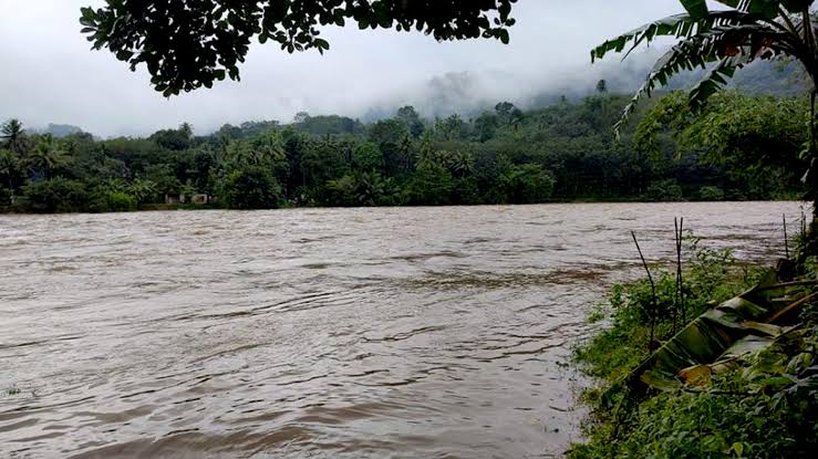 അച്ചൻ കോവിലാറ്റിൽ ജലനിരപ്പ് ഉയർന്നു