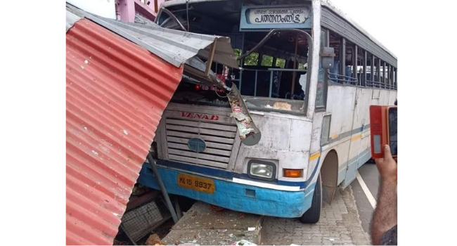 മാവേലിക്കരയിൽ കെഎസ്ആർടിസി അപകടത്തിൽപ്പെട്ടു