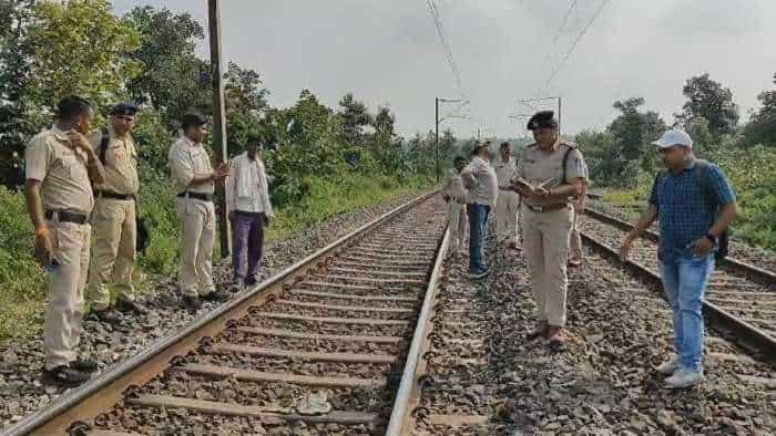 ഷൊർണൂർ ട്രെയിൻ അപകടത്തിൽ ഭാരതപുഴയിൽ വീണ് കാണാതായ ലക്ഷ്മണനായുള്ള തിരച്ചിൽ തുടങ്ങി:കരാറുകാരനെതിരെ നിയമ നടപടി