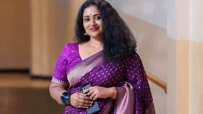 കുപ്പി കൊണ്ടുപോകാൻ പറ്റില്ലെന്ന് എയർപോർട്ട് സുരക്ഷാ ഉദ്യോഗസ്ഥർ, തട്ടിക്കയറി മഞ്ജു പത്രോസ്