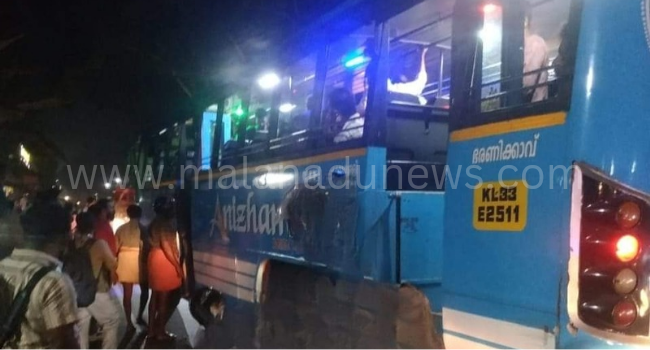 ശൂരനാട് സ്കൂട്ടർ അപകടത്തിൽ യുവാവിന് പരിക്ക് :വീണ്ടും രക്ഷകരായി അനിഴം ബസ് ജീവനക്കാർ