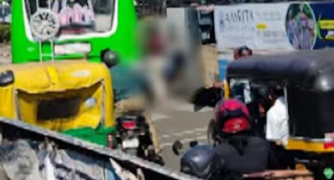 തിരുവനന്തപുരത്ത് ബസുകള്‍ക്കിടയില്‍ കുടുങ്ങി യുവാവിന് ദാരുണാന്ത്യം.