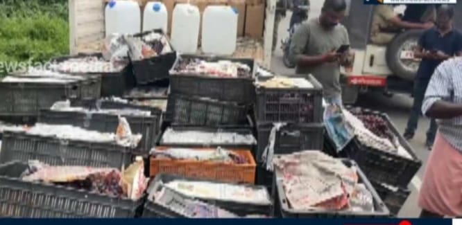 മുന്തിരിപ്പെട്ടിയില്‍ ഒളിപ്പിച്ച് കടത്തിയ 2600 ലിറ്റര്‍ സ്പിരിറ്റ് പിടികൂടി.