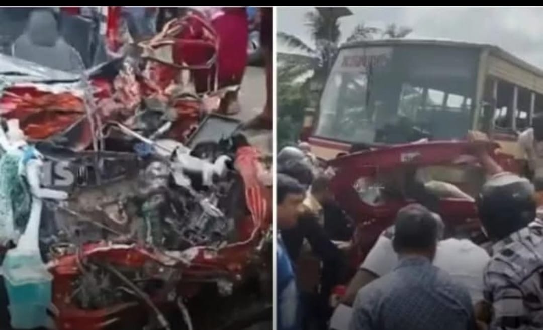 കായംകുളത്ത് കെഎസ്ആർടിസി ബസിന്റെ പിന്നിൽ സ്വകാര്യ ബസിടിച്ച് 20 പേർക്ക് പരിക്ക്