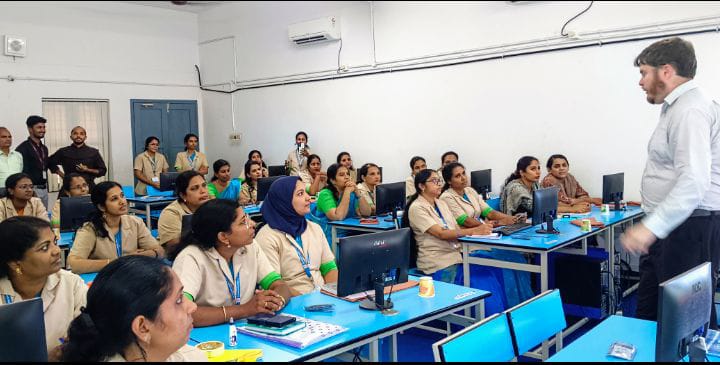 മഞ്ഞുമ്മലിലെ ഗാർഡിയൻ എയ്ഞ്ചൽ പബ്ലിക് സ്കൂളിൽ ബി ബി സി മൈക്രോബിറ്റ് ഉപയോഗിച്ച് റോബോട്ടിക് പരിശീലനം നല്കി.