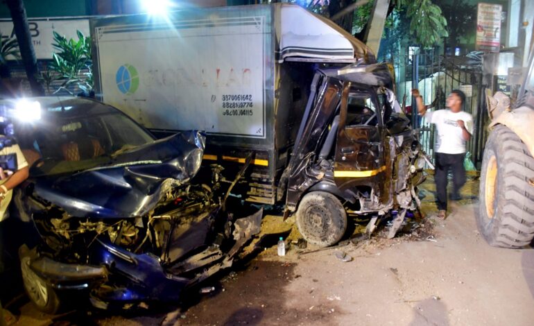 മുംബൈ വാഹനാപകടത്തിൽ  നാലു മരണം