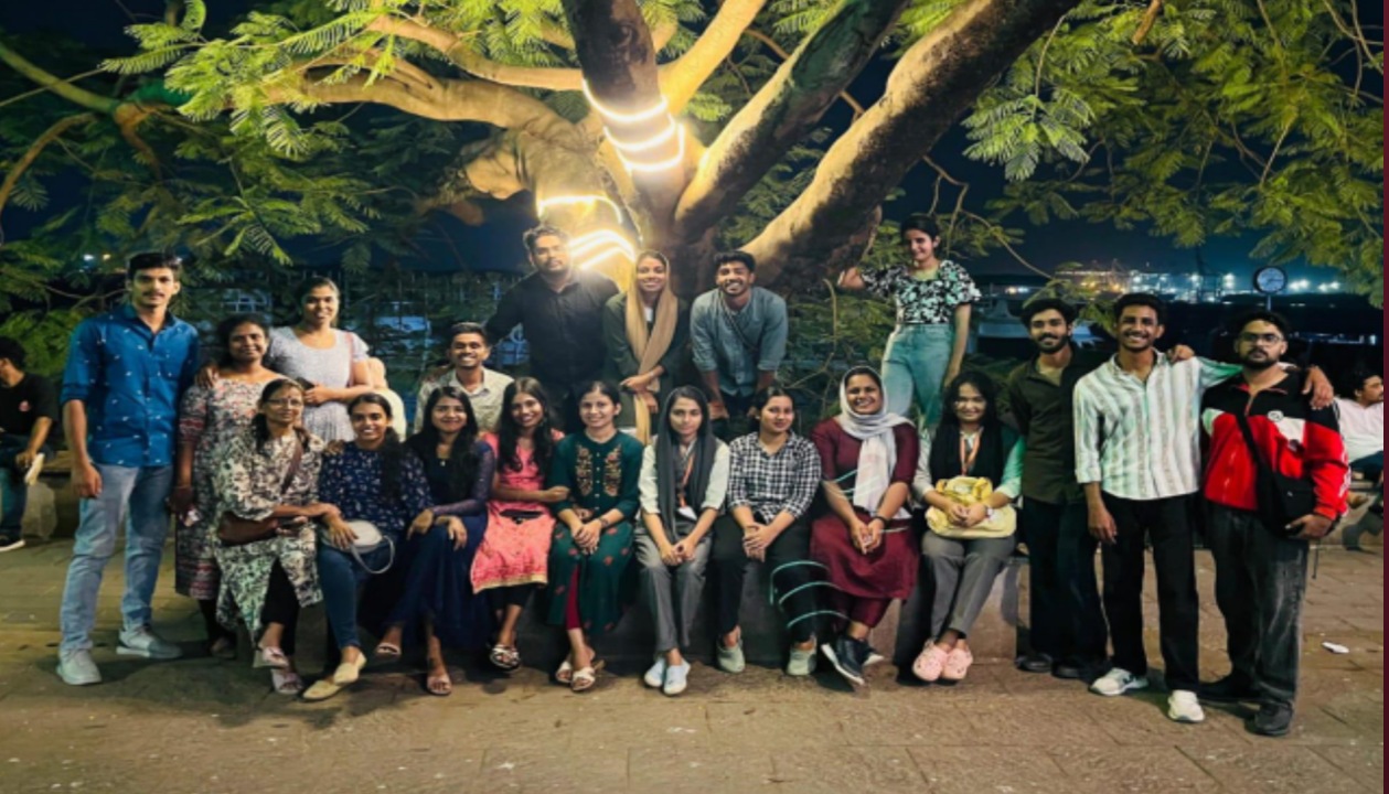 രാത്രി യാത്രയും,ഷോപ്പിംഗും വേറിട്ട അനുഭവമാക്കി എം. എ. കോളേജ് വിദ്യാർത്ഥികൾ.