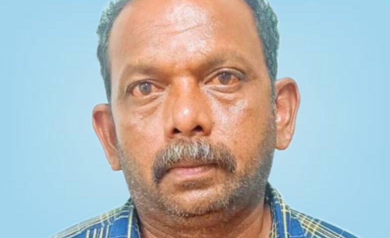 സഹോദരങ്ങളെ കാണാനായി ഭാര്യ സ്വന്തം വീട്ടിൽ പോയി :ഭാര്യയുടെ കഴുത്തിൽ വെട്ടുകത്തിവെച്ച് വധഭീഷണി മുഴക്കി:പോലീസ് അറസ്റ്റിൽ