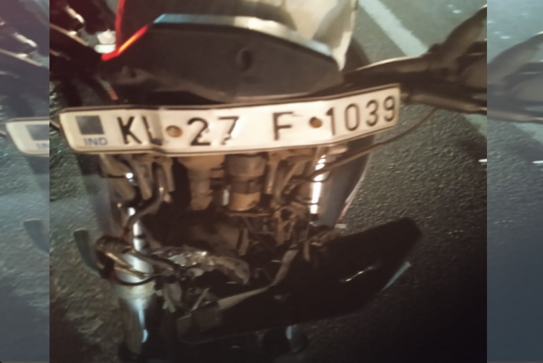 ചെങ്ങന്നൂർ ഐ റ്റി ഐ ജംഗ്ഷനിൽ ബൈക്ക് കാറിന് പിന്നിൽ ഇടിച്ച് അപകടം