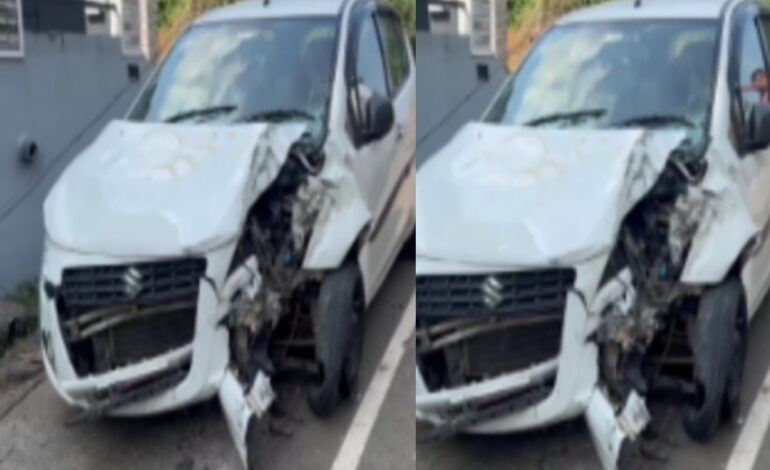 ശബരിമല തീര്‍ത്ഥാടകര്‍ സഞ്ചരിച്ച കാര്‍ നിയന്ത്രണം വിട്ട് പോസ്റ്റിലിടിച്ച് അപകടം