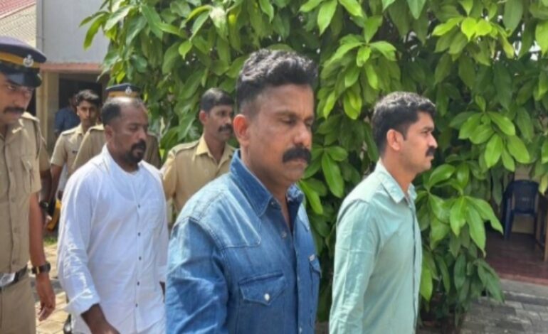 പെരിയ ഇരട്ടക്കൊലക്കേസ് :15ാം പ്രതിക്ക് മാനസാന്ദ്രം :തനിക്ക് വധശിക്ഷ നൽകി ജീവൻ അവസാനിപ്പിക്കാൻ സഹായിക്കണമെന്ന് കോടതിയോട്