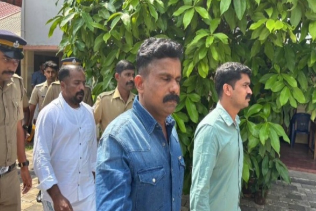 പെരിയ ഇരട്ടക്കൊലക്കേസ് :15ാം പ്രതിക്ക് മാനസാന്ദ്രം :തനിക്ക് വധശിക്ഷ നൽകി ജീവൻ അവസാനിപ്പിക്കാൻ സഹായിക്കണമെന്ന് കോടതിയോട്