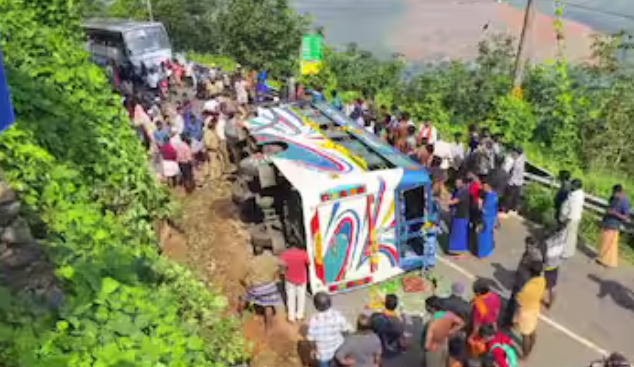 ഇടുക്കിയിൽ ശബരിമല തീര്‍ത്ഥാടകര്‍ സഞ്ചരിച്ച ബസ് നിയന്ത്രണം വിട്ട് മറിഞ്ഞു :ആറുപേർക്ക് പരിക്ക്