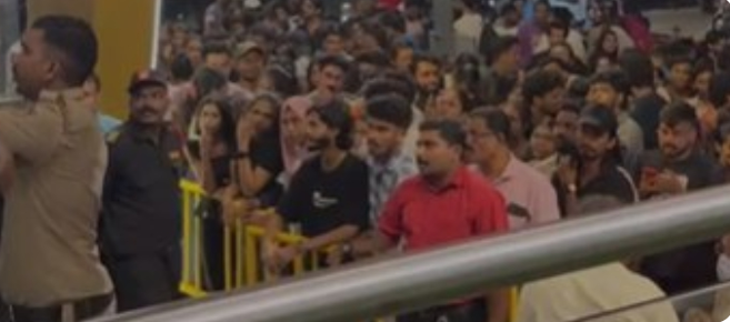 സംഗീത പരിപാടിക്കിടെ ഒബ്രോൺ മാളിൽ തിക്കും തിരക്കും :നിരവധി പേർക്ക് ദേഹാസ്വാസ്ഥ്യം.