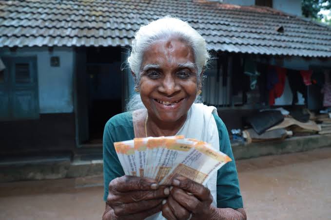 ക്ഷേമ പെൻഷൻ തട്ടിപ്പില്‍ പൊതുഭരണ വകുപ്പിലെ 6 ജീവനക്കാർക്കെതിരെ നടപടിക്ക്