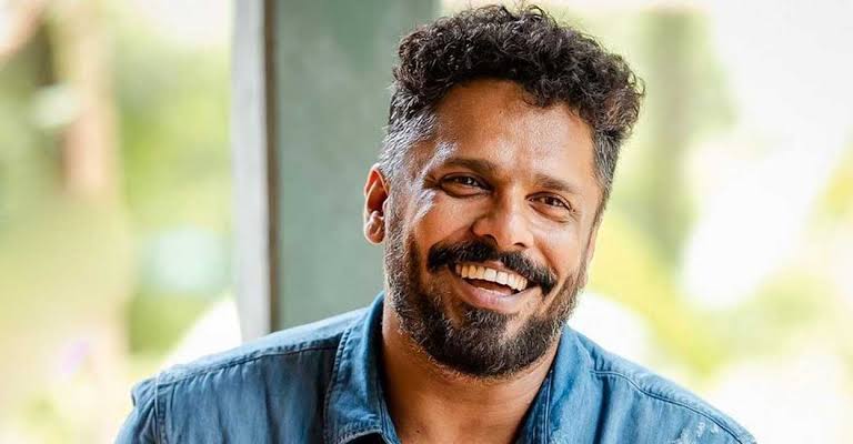 2 കോടി 15 ലക്ഷം രൂപ നൽകണം :ആഷിഖ് അബുവിനെതിരെ പരാതി; വിശദീകരണം തേടി നിർമാതാക്കളുടെ സംഘടന