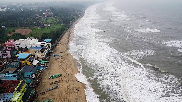 ഫിൻജാൽ ചുഴലിക്കാറ്റിൻ്റെ ശക്തി കുറഞ്ഞു :ചെന്നൈയിൽ കനത്ത മഴ തുടരുന്നു :നാല് മരണം