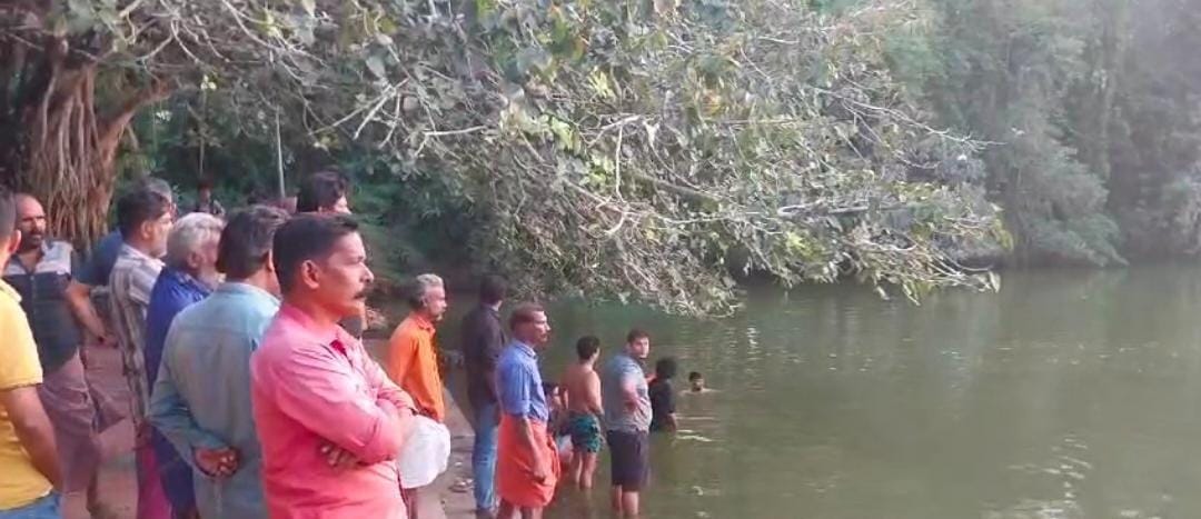 അന്തിക്കാട് കുളത്തിൽ കുളിക്കാനിറങ്ങിയ യുവാവിനെ കാണാതായി.