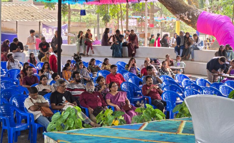 കവിതയുടെ കാർണിവൽ ജനകീയമാക്കണം :പരാതിയുമായി പ്രാദേശിക കവികളും കലാ സാംസ്കാരിക പ്രവർത്തകരും