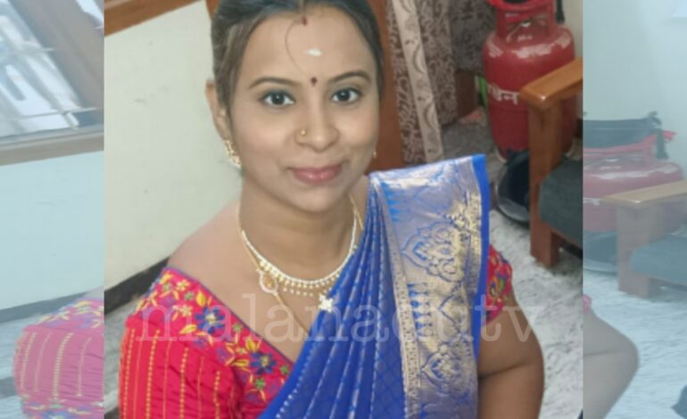 കഴക്കൂട്ടം റെയിൽവേ സ്റ്റേറ്റേഷനിൽ ട്രെയിനിനടിയിൽ പെട്ട്  യുവതിക്ക് ദാരുണാന്ത്യം