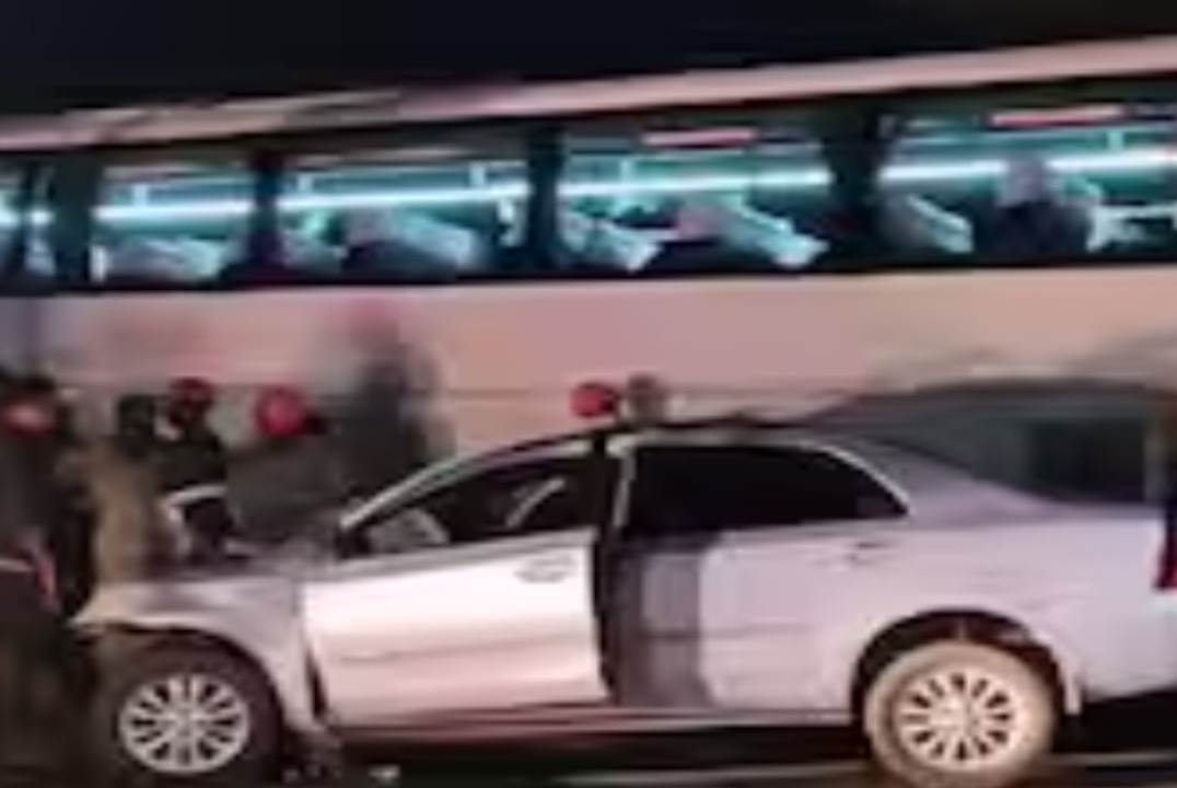 ശബരിമല തീര്‍ത്ഥാടകര്‍ സഞ്ചരിച്ച കാറും ടൂറിസ്റ്റ് ബസും കൂട്ടിയിടിച്ചു :രണ്ടുപേർക്ക് ദാരുണാന്ത്യം