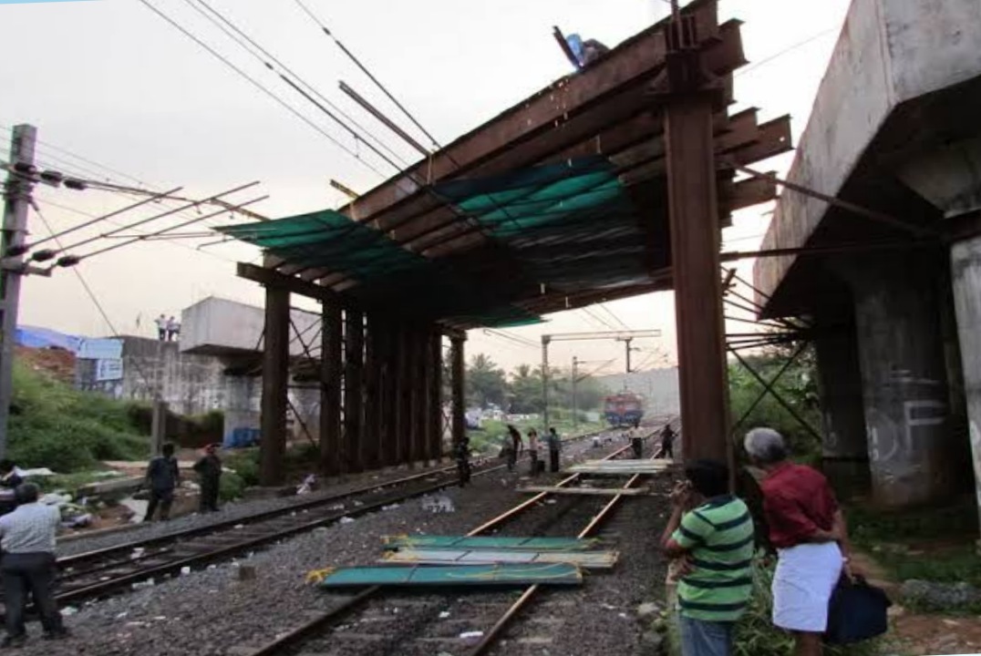 വടക്കാഞ്ചേരി റെയിൽവേ ഓവർ ബ്രിഡ്ജിനു സമീപം അജ്ഞാത മൃതദേഹം കണ്ടെത്തി.