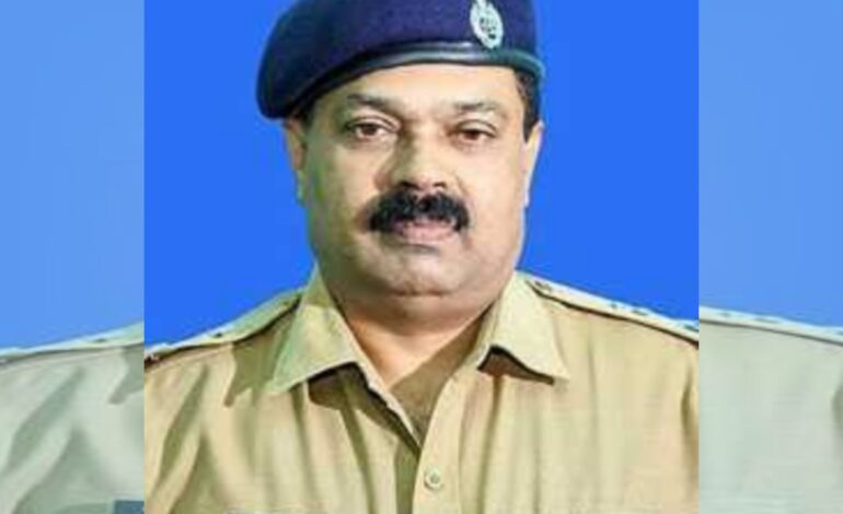 മുൻ ഇടുക്കി ജില്ലാ പോലീസ് മേധാവി കുഴഞ്ഞ് വീണ് മരിച്ചു.
