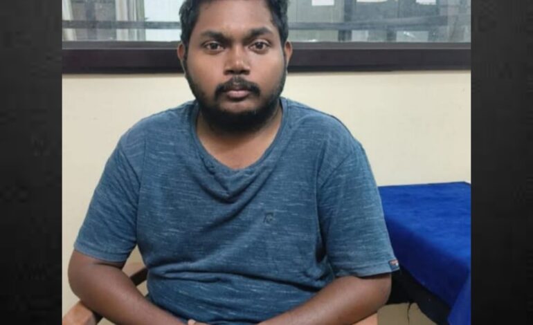 ആലുവയിൽ ജൂനിയർ ഹെൽത്ത് ഇൻസ്പെക്ടർ  കൈക്കൂലി വാങ്ങുന്നതിനിടയിൽ  പിടിയിൽ