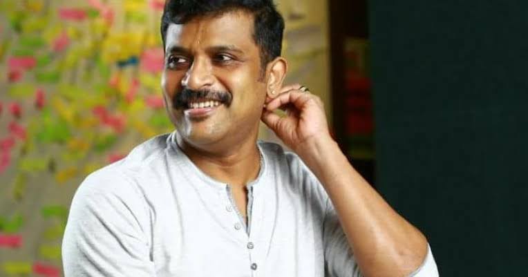 പോക്‌സോ കേസില്‍ നടൻ  കൂട്ടിക്കല്‍ ജയചന്ദ്രന് എതിരെ ലുക്കൗട്ട് നോട്ടീസ്.