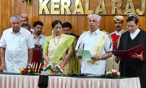 കേരള ഗവര്‍ണറായി രാജേന്ദ്ര വിശ്വനാഥ് ആര്‍ലേക്കര്‍ സത്യപ്രതിജ്ഞ ചെയ്തു.