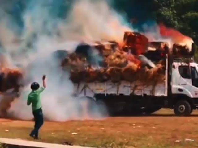 അരിയുമായി പോയ ലോറിക്ക് തീപിടിച്ചു.