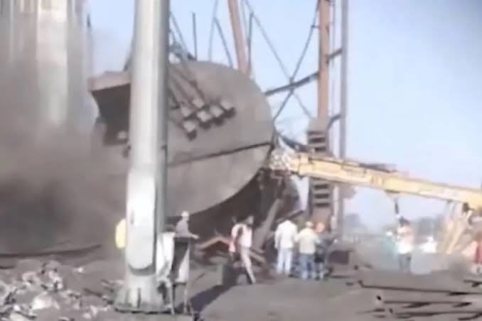 ഛത്തീസ്ഗഡിൽ സ്റ്റീല്‍ പ്ലാന്റിന്റെ ചിമ്മിനി തകര്‍ന്ന് അപകടം: നാല് പേര്‍ക്ക് ദാരുണാന്ത്യം