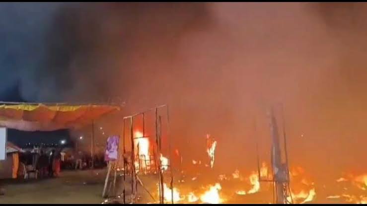 പ്രയാഗ് രാജിലെ മഹാ കുംഭമേളയ്ക്കിടെ വൻ തീപിടിത്തം:അപകടം പാചകവാതക സിലിണ്ടറുകൾ പൊട്ടിത്തെറിച്ച്