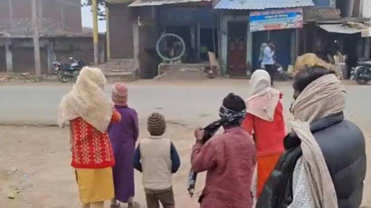 6 മക്കളെ ഉപേക്ഷിച്ച് യാചകനോടൊപ്പം ഭാര്യ ഒളിച്ചോടി :പരാതിയുമായി ഭർത്താവ്