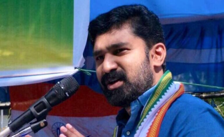 പ്രിയങ്ക ​ഗാന്ധിക്കുനേരെ കരിങ്കൊടി;വിമർശനവുമായി കോൺ​ഗ്രസ് നേതാവ് വി.ടി. ബൽറാം