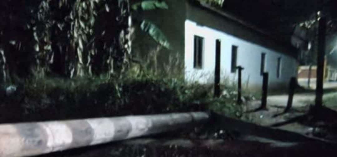 കുണ്ടറയിൽ റെയിൽവേ പാളത്തിന് കുറുകെ ടെലിഫോൺ പോസ്റ്റ് തള്ളിയിട്ടു