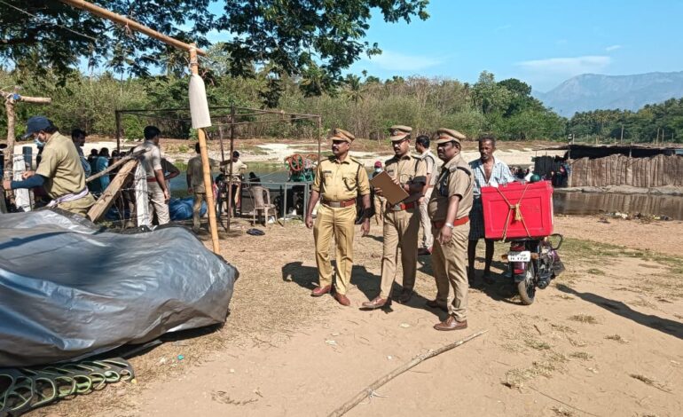 അനധികൃതമായി സ്ഥാപിച്ച കച്ചവട സ്ഥാപനങ്ങൾ ഒഴിപ്പിച്ചു