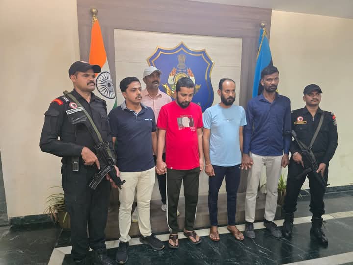 ബംഗ്ലാദേശികൾക്ക് വ്യാജ ഇന്ത്യൻ രേഖകൾ വിതരണം ചെയ്യുന്ന റാക്കറ്റ് തകർത്ത് ഗുജറാത്ത് എടിഎസ്