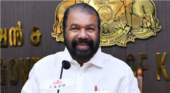 സംസ്ഥാനത്ത് സ്‌കൂളുകള്‍ ജൂണ്‍ രണ്ടിന് തുറക്കും; ഒന്നാം ക്ലാസിലേക്ക് പ്രവേശന പരീക്ഷ പാടില്ല: മന്ത്രി ശിവന്‍കുട്ടി; സ്‌കൂള്‍ കാമ്പസുകളില്‍ സ്‌കൂള്‍ സമയത്ത് അന്യര്‍ക്ക് പ്രവേശനം നിരോധിച്ചിട്ടുണ്ട്.