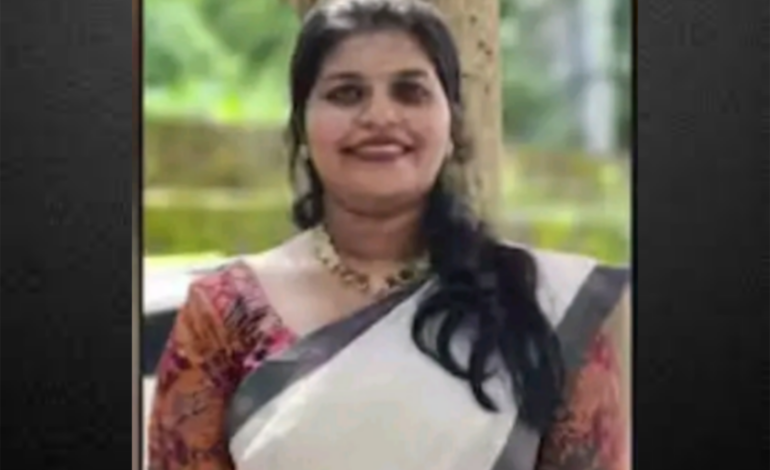 മകന് ചൊറുകൊടുക്കുന്നതിനിടെ വീട്ടുമുറ്റത്ത് നിന്ന് പാമ്പ് കടിയേറ്റു: യുവതിക്ക് ദാരുണാന്ത്യം