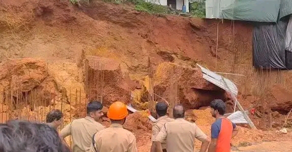 കോഴിക്കോട് ഫ്ലാറ്റ് നിർമാണ സ്ഥലത്ത് മണ്ണിടിഞ്ഞുണ്ടായ അപകടം: ഒരാൾക്ക്‌ ദാരുണാന്ത്യം