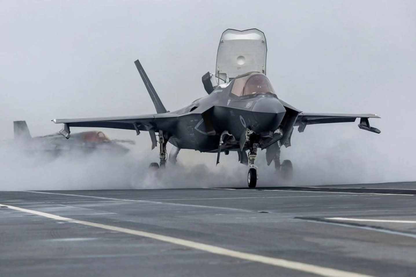 തിരുവനന്തപുരം വിമാനത്താവളത്തിൽ ബ്രിട്ടീഷ് യുദ്ധവിമാനം അടിയന്തരമായി ഇറക്കി.