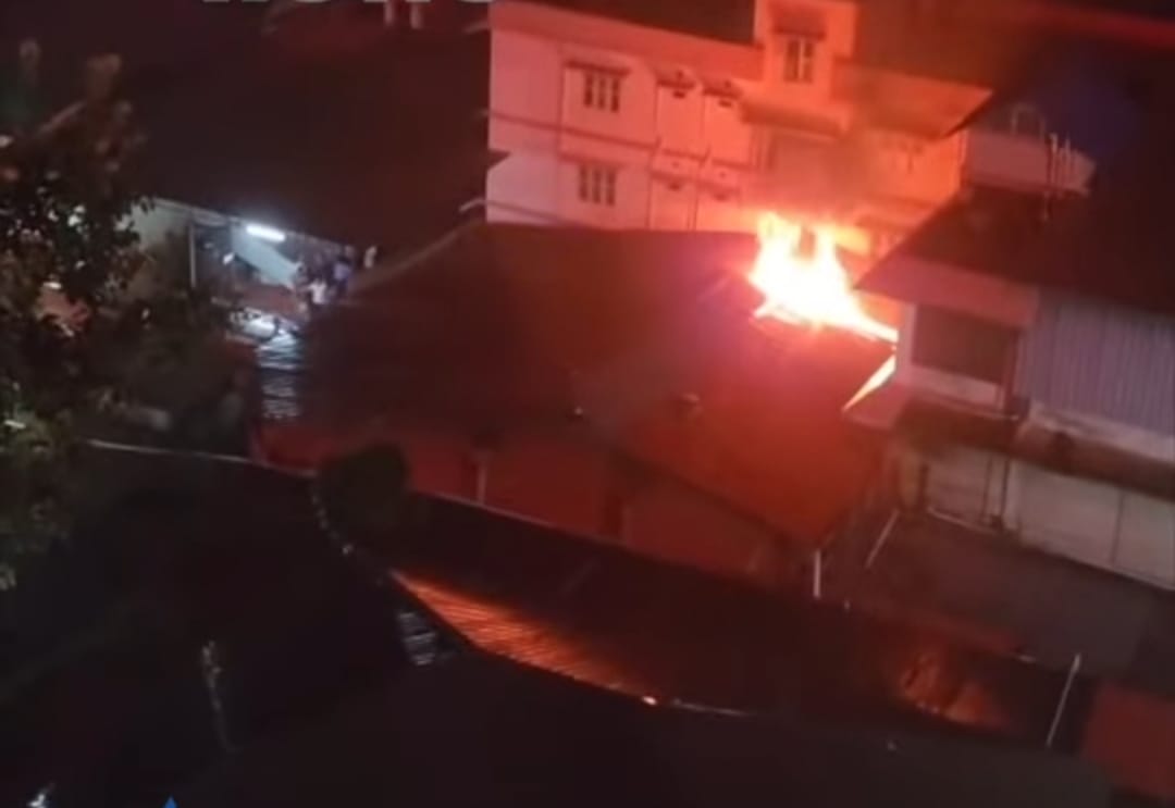 തിരുവല്ലയിൽ പ്രാർത്ഥനാലയത്തിൻ്റെ വിറക് പുരയ്ക്ക് തീ പിടിച്ചു