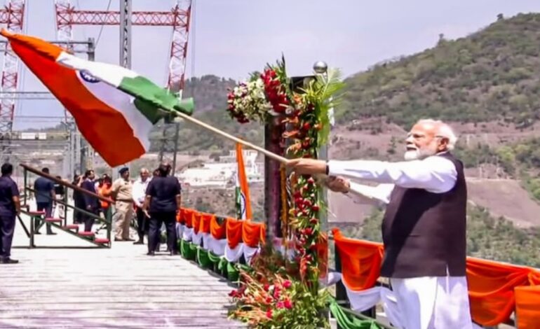 ചെനാബ് പാലം പ്രധാനമന്ത്രി നരേന്ദ്ര മോദി ഉദ്ഘാടനം ചെയ്തു:ഇന്ത്യ പാക് പ്രശ്നങ്ങൾക്ക് ശേഷം ആദ്യമായാണ് പ്രധാനമന്ത്രി കശ്മീരിലെത്തുന്നത്.
