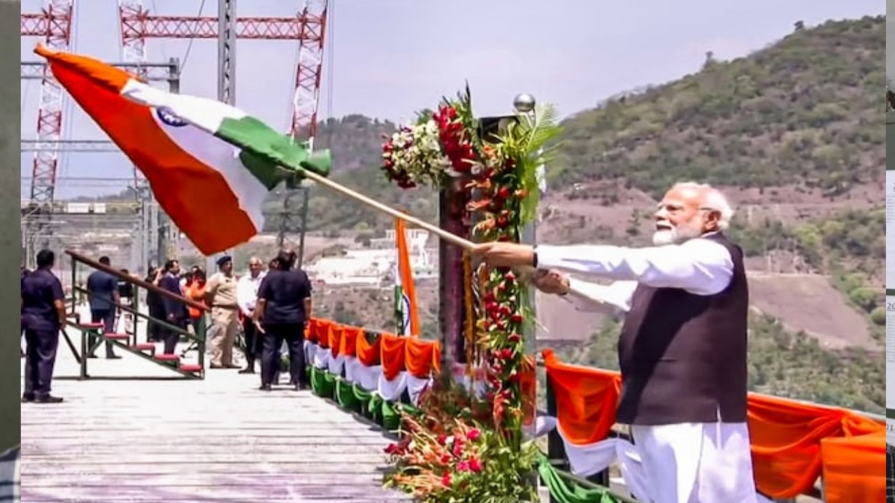 ചെനാബ് പാലം പ്രധാനമന്ത്രി നരേന്ദ്ര മോദി ഉദ്ഘാടനം ചെയ്തു:ഇന്ത്യ പാക് പ്രശ്നങ്ങൾക്ക് ശേഷം ആദ്യമായാണ് പ്രധാനമന്ത്രി കശ്മീരിലെത്തുന്നത്.