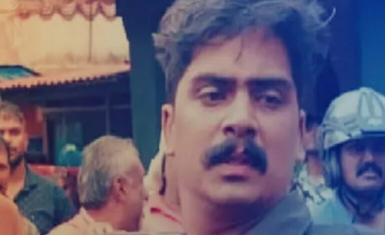 തിരുവനന്തപുരത്ത് മദ്യപിച്ച പൊലീസ് ഉദ്യോഗസ്ഥന്‍ ഓടിച്ച കാര്‍ ബാങ്ക് ജീവനക്കാരിയെ ഇടിച്ചു തെറിപ്പിച്ചു.