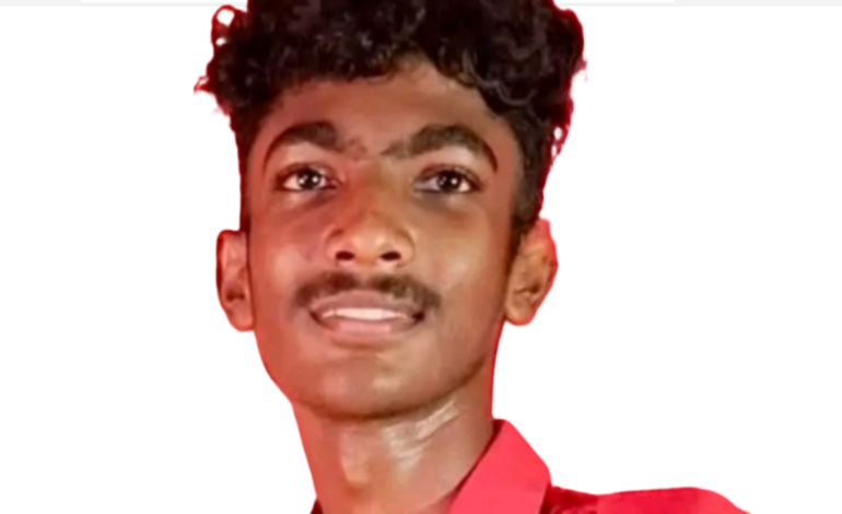 കൊല്ലത്ത് ക്ഷേത്രക്കുളത്തിൽ കുളിക്കാൻ ഇറങ്ങിയ  യുവാവിന് ദാരണന്ത്യം .