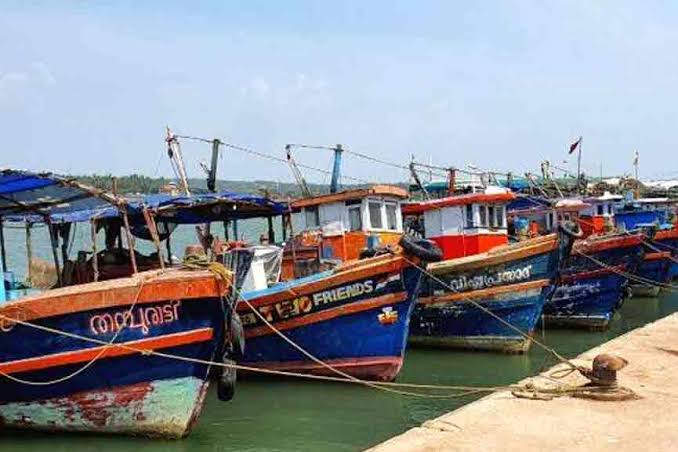 സംസ്ഥാനത്ത് ഇന്ന് അർധരാത്രി മുതൽ ട്രോളിങ് നിരോധനം.