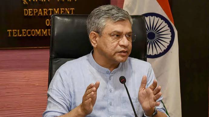 ട്രെയിൻ പുറപ്പെടുന്നതിന് എട്ട് മണിക്കൂർ മുമ്പ് റിസർവേഷൻ ചാർട്ടുകൾ തയ്യാറാക്കാൻ കേന്ദ്രമന്ത്രി അശ്വിനി വൈഷ്ണവ് റെയിൽവേ ബോർഡിന് നിർദ്ദേശം നൽകി