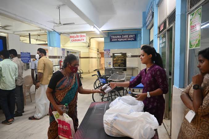 സംസ്ഥാനത്തെ സർക്കാർ ആശുപത്രികളിൽ കുട്ടികൾക്കുള്ള സൗജന്യ ഒ പി ടിക്കറ്റ് നിർത്തലാക്കി